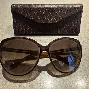 Gucci Tortoiseshell Sunglasses with Logo Case